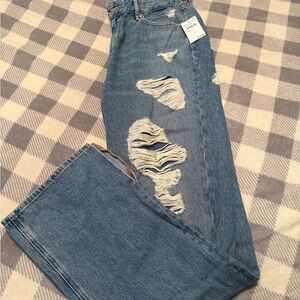 Good American Light Blue Distressed Khloe Jeans